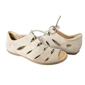EARTH Comfort Sandals Leather Lace Up Taupe Beige NWOB Size 7